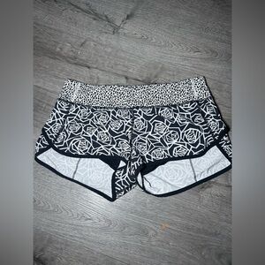 Lululemon Run Speed Shorts Posey Geometric White Black Floral Running size 8